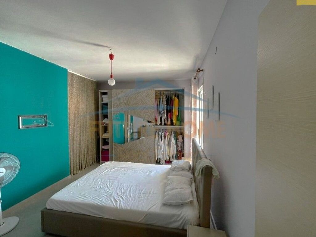 Shitet, Apartament 2+1, Unaza e Re, Tiranë.