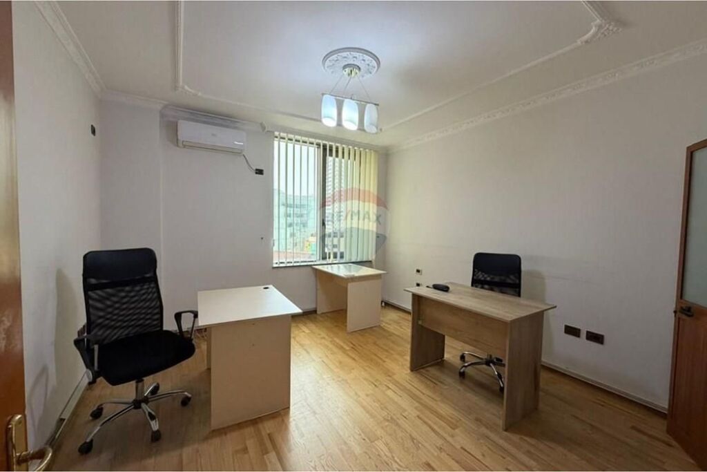 Ambinet zyre ne 📍Qender Tirane