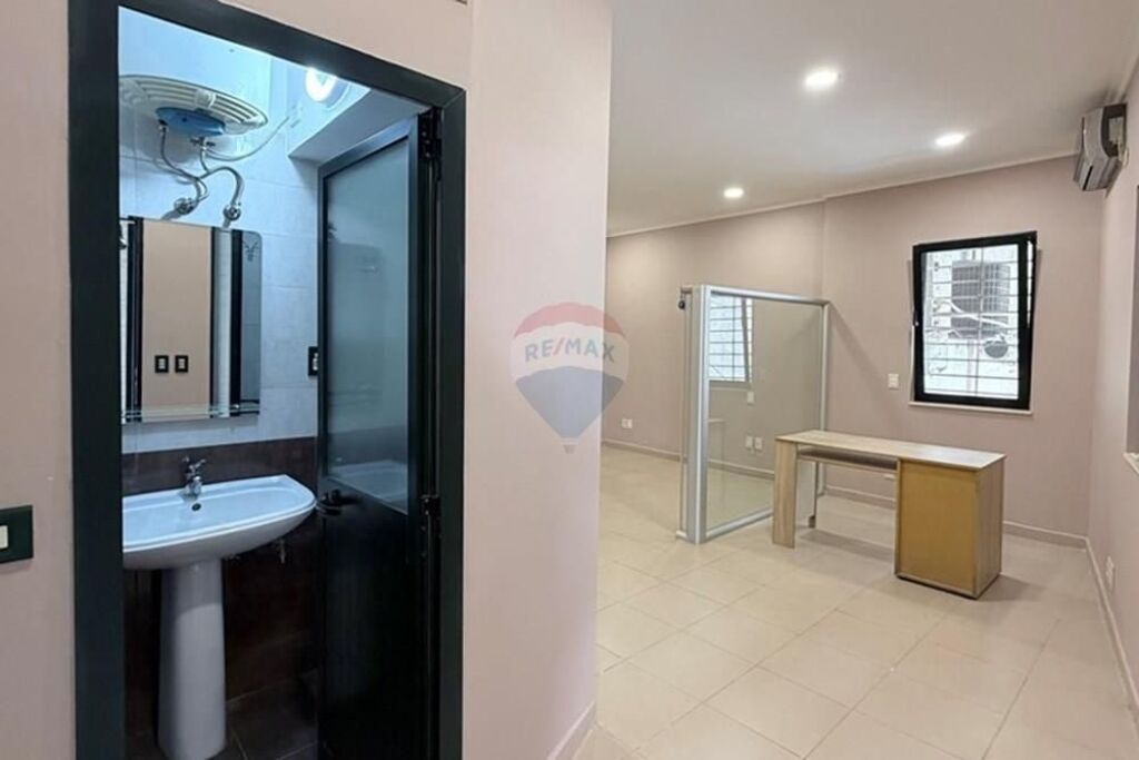 Zyre per Qira 📍Bulevardi Zogu i pare