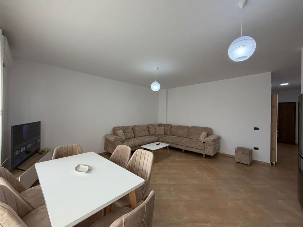 Apartament 2+1+Parking per qira tek Kopeshti Botanik.