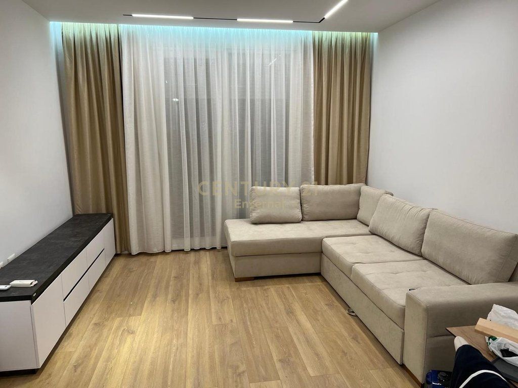 Apartament 2+1 me qira te Komuna e Parisit