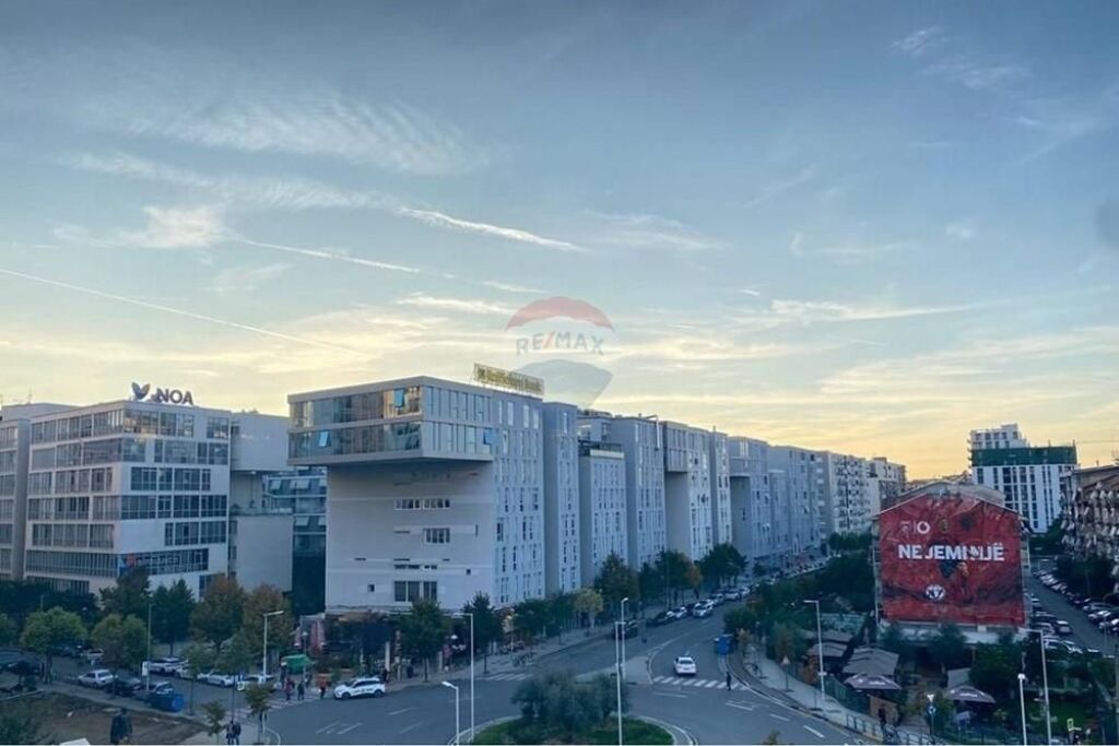 locale in affitto in strada principale, Comune