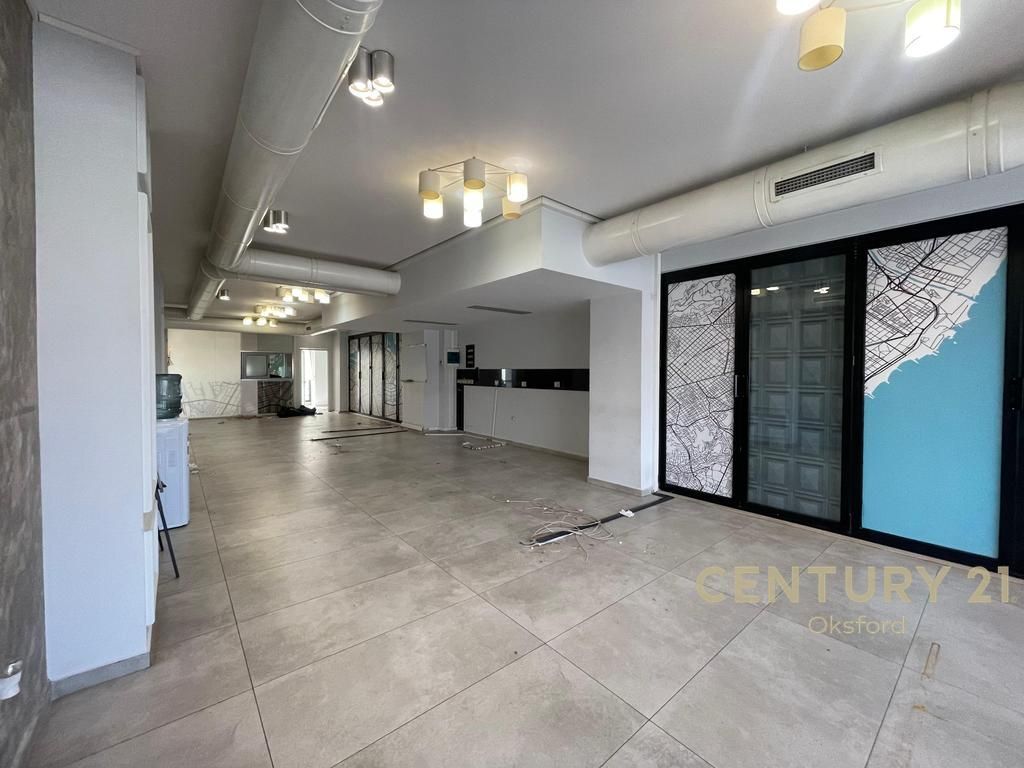 COMMERCIAL SPACE ON THE STREET IN ASTIR FOR RENT