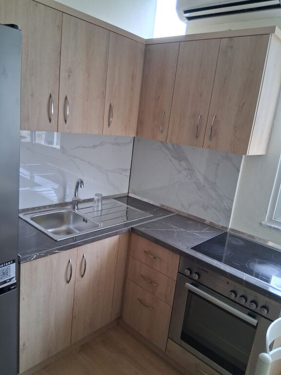 Apartament 1+1 me qira në Plazh, pamje deti – pranë Hotel Adriatikut
