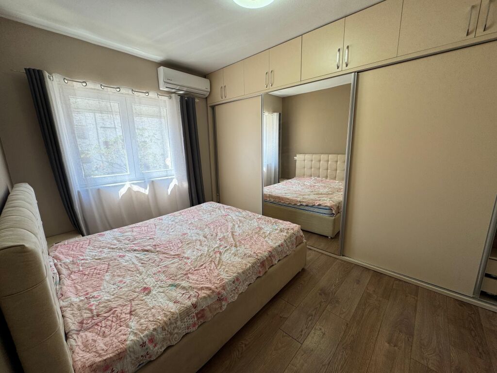 Shitet Apartament 2+1+2