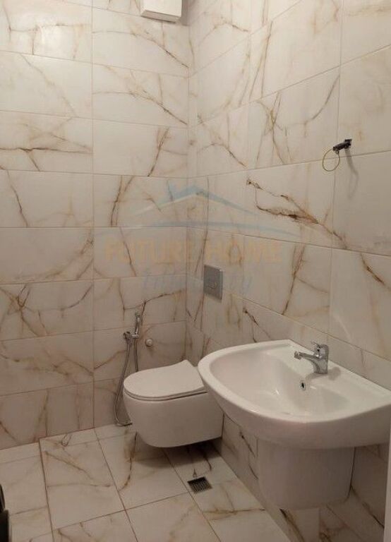 Affitto, Appartamento 2+1, Complesso Aura, Tirana.