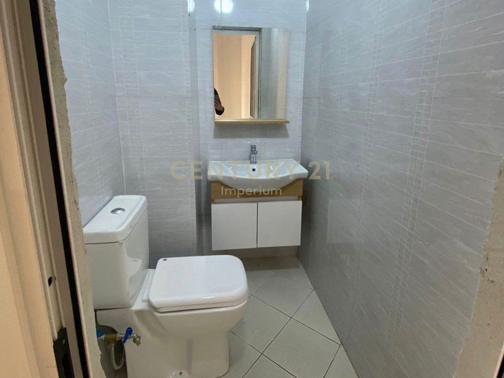 Ambient Komercial në Shitje në Astir!