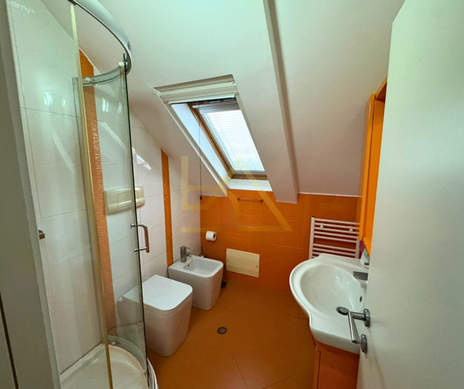 Jepet Vila me Qira – Durrës, Mak Albania