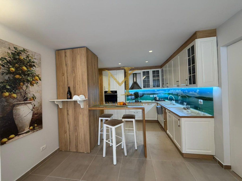 JEPET ME QERA APARTAMENT 1+1 NE DURRES STACIONI TRENIT!