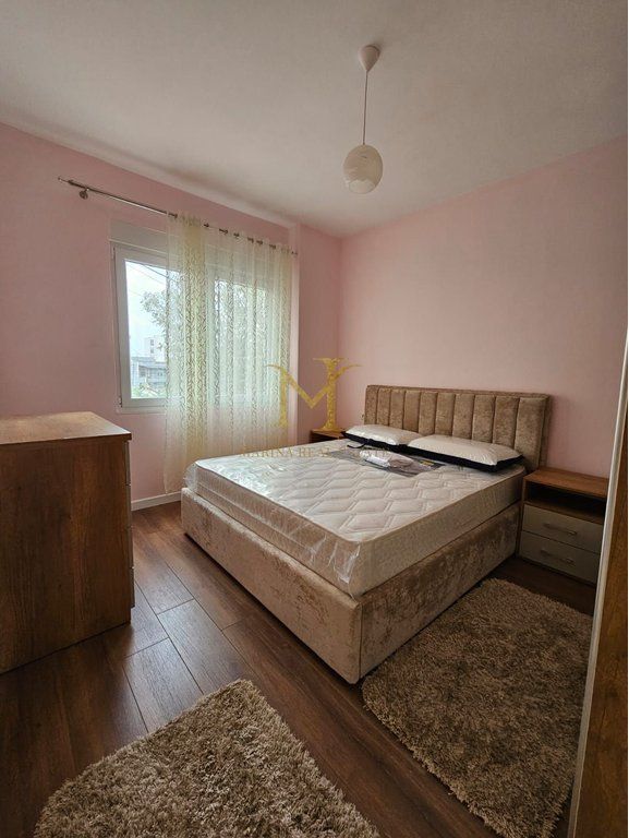 APARTAMENT ME QERA TE TREGU INDUSTRIAL 525€!