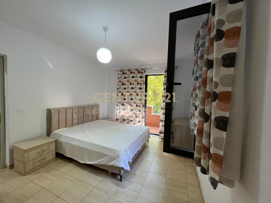 Jepet me qira apartament 2+1, rruga Mine Peza