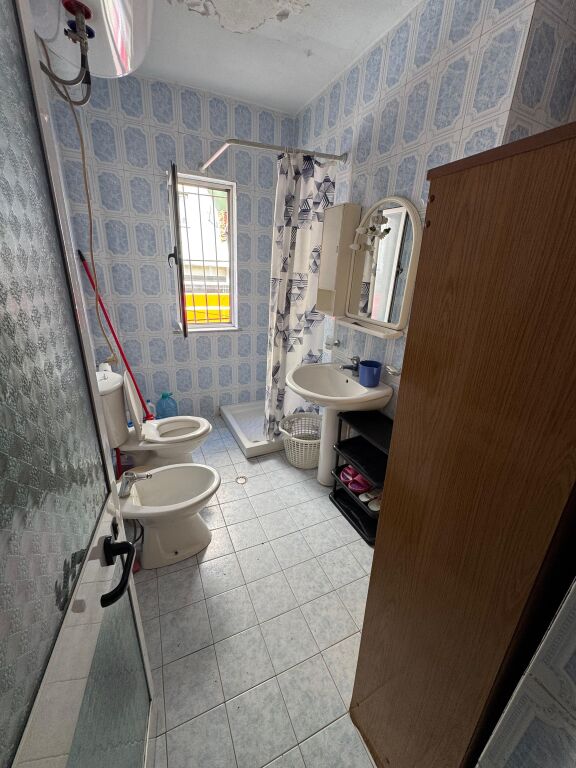 Shitet apartament 2+1 te Selvia.