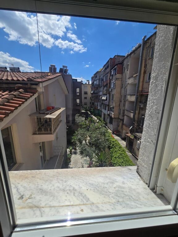 Zyre me qira, Mine Peza