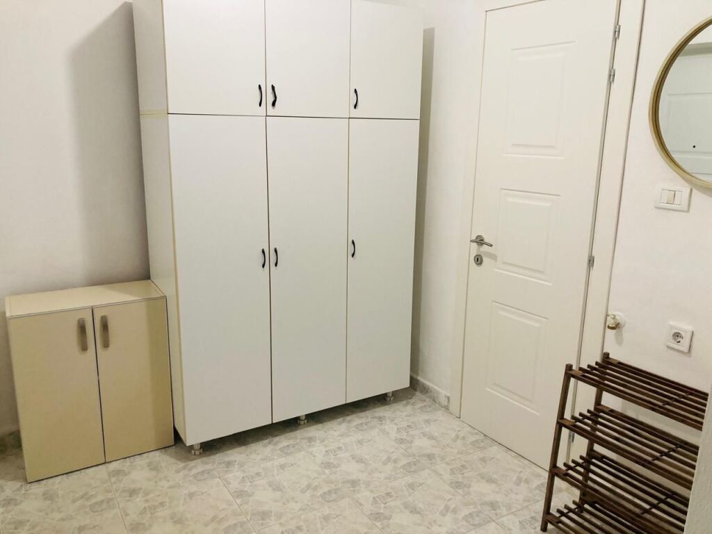 JEPET APARTAMENT ME QERA 1+1 STACIONI I FUNDIT I TIRANES RE