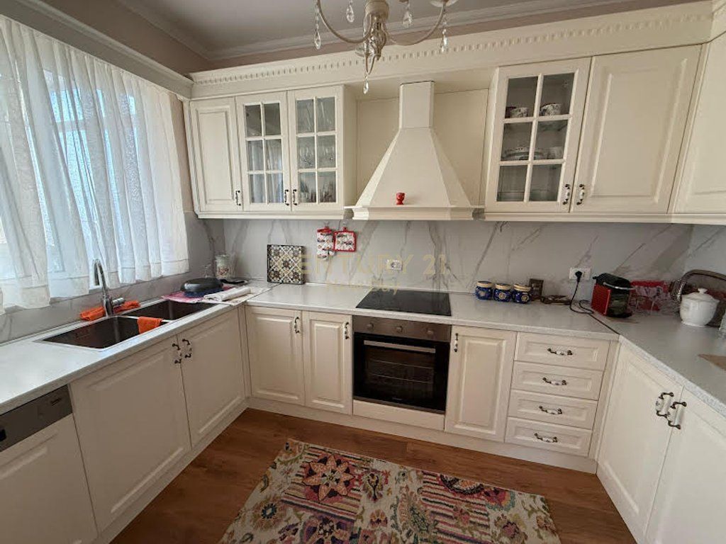 Jepet me qira apartament 2+1+2 zona Ish-Rajonit.