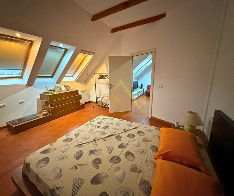 Jepet Vila me Qira – Durrës, Mak Albania