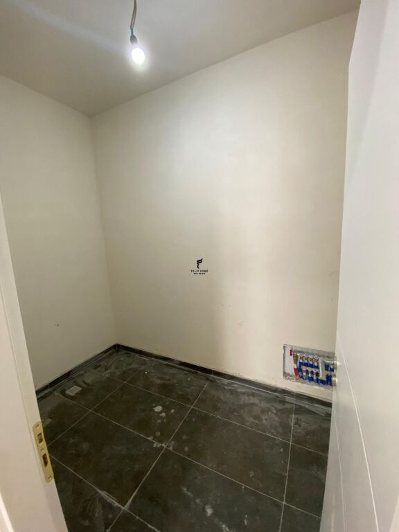 VENDESI APPARTAMENTO 3+2+DEPOSITO COMUNE DI PARIGI 391.000 EURO FH-70502