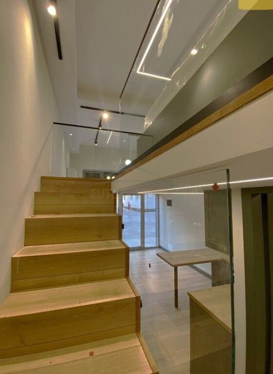 Shitet, Garsoniere, Materniteti I Ri