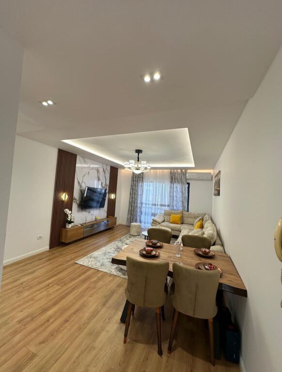 Pallati me shigjeta  Apartament 2+1  Per shitje