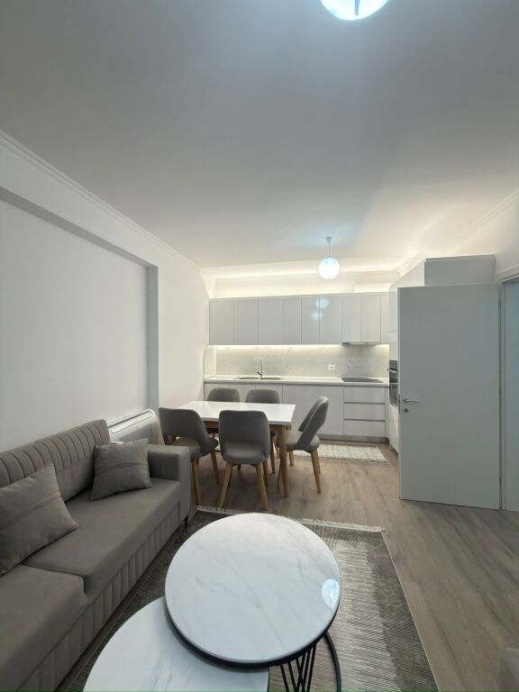 Affittasi 2+1+2+parcheggio RESIDENCA OASIS ASTIR 70.000 leke