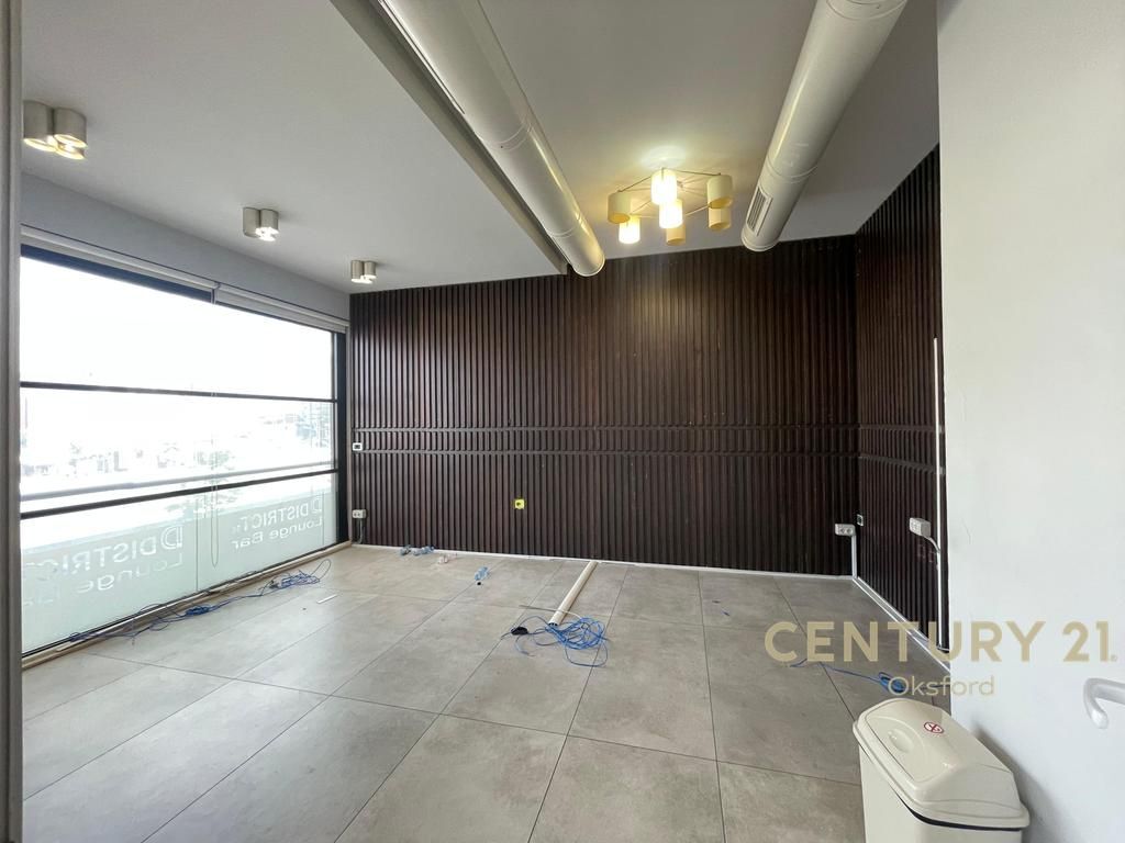 COMMERCIAL SPACE ON THE STREET IN ASTIR FOR RENT