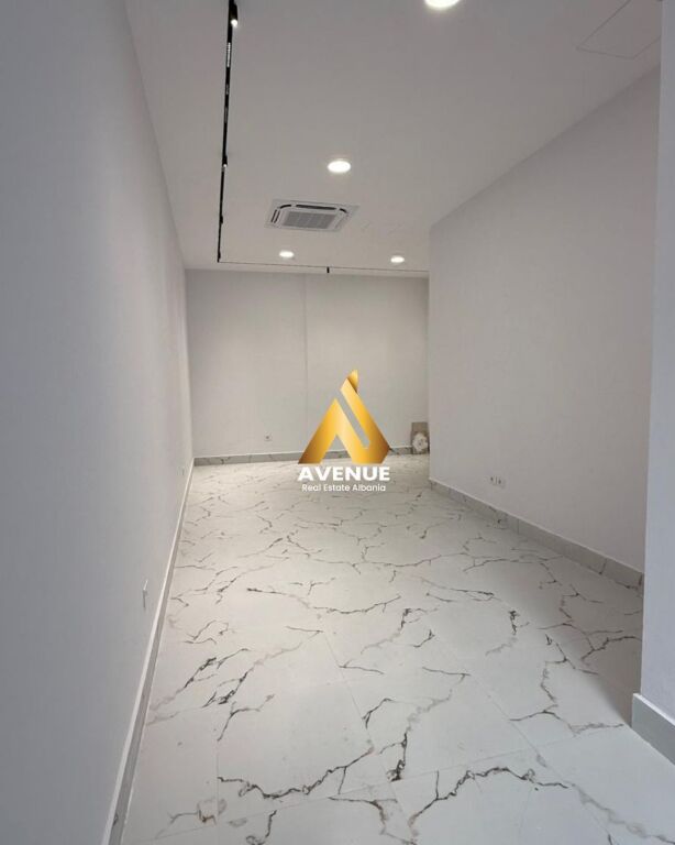 SHITET AMBIENT BIZNESI – RRUGA MINE PEZA, TIRANE (prane Donika Center)