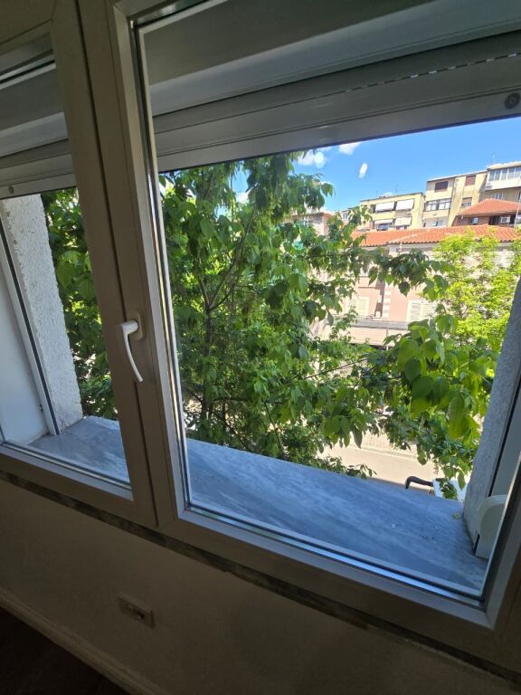 Zyre me qira, Mine Peza