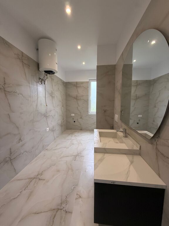 Apartament 1+1  me qera ne Sauk i pa banuar me pare