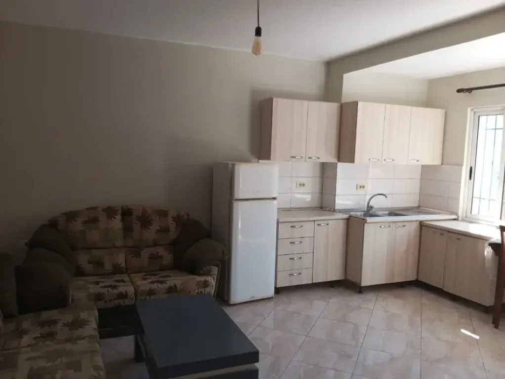 Qera | Shtëpi private 1 + 1 + Oborr | Allias | 300 €/muaj