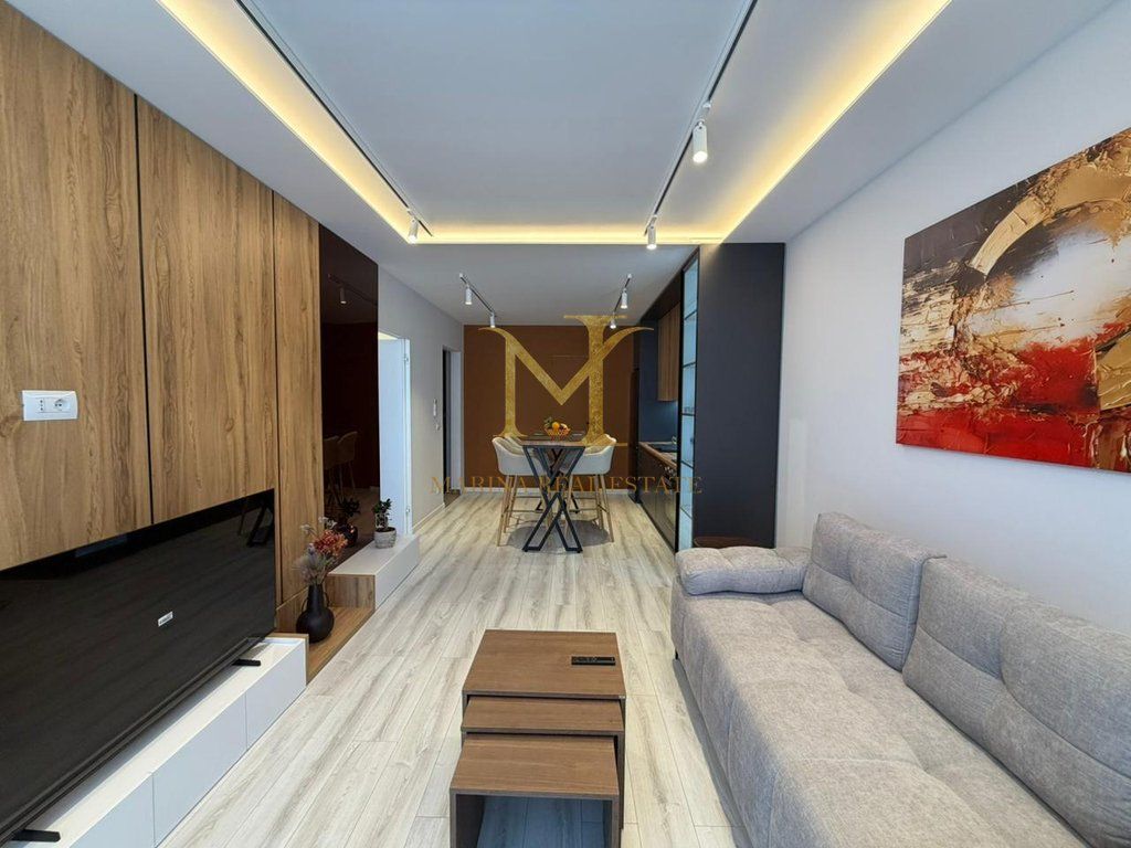 JEPET ME QERA APARTAMENT 1+1 NE DURRES STACIONI TRENIT!