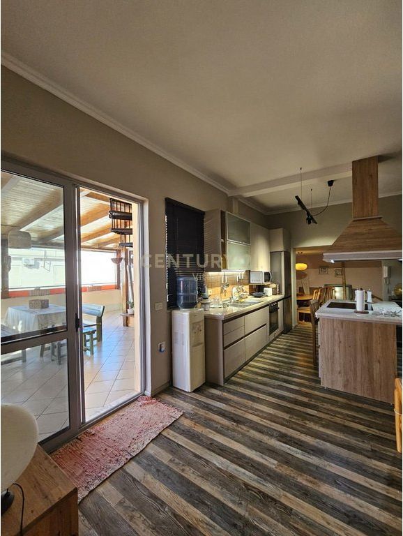 Jepet me qera apartament 2+1 shume prane detit ne Golem , Durres!!