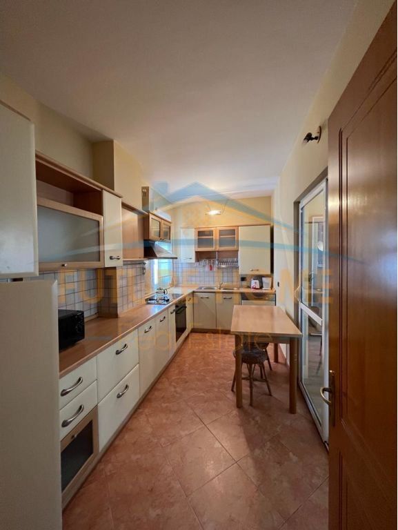 Qira, Apartament 1+1+2, Rruga e Barrikadave