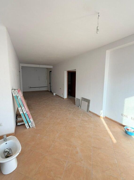 Apartament 2+1 Komuna Parisit
