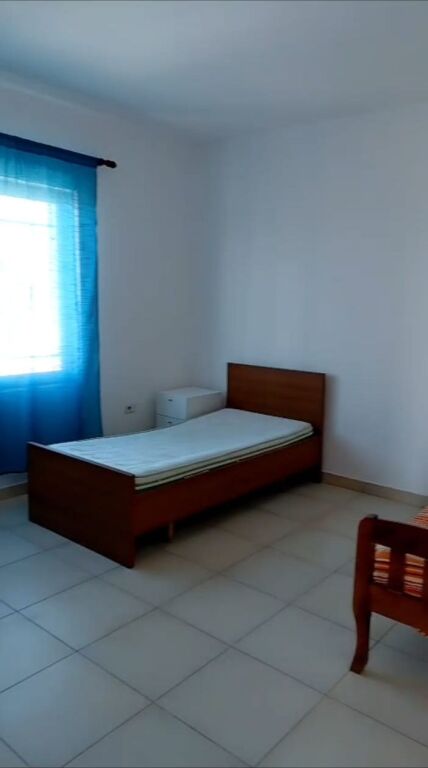 APARTAMENT 2+1. 30000 LEKE.QYTET STUDENTI.