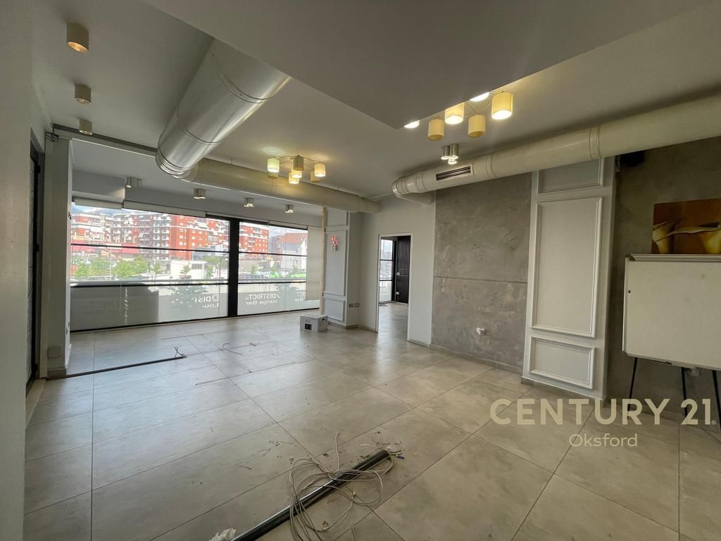 COMMERCIAL SPACE ON THE STREET IN ASTIR FOR RENT