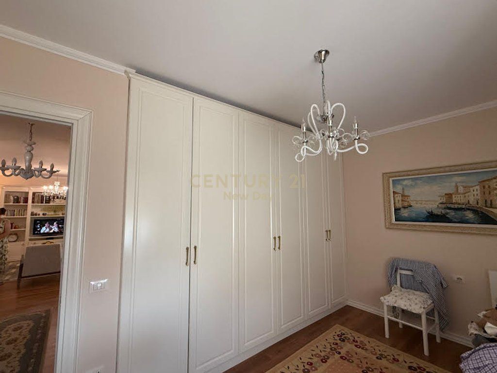 Jepet me qira apartament 2+1+2 zona Ish-Rajonit.