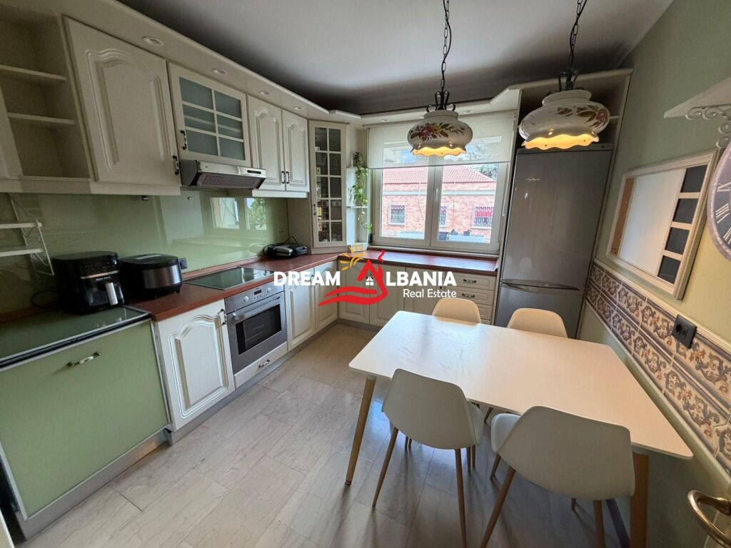 Jepet me qera super apartament 3+1+2 ne rrugen e Durresit prane Ambasades Polake (ID 4239092)