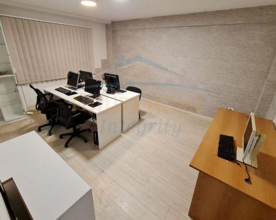 Qera, Ambient Biznesi, Blloku, Tiranë.