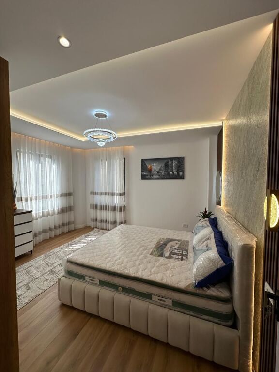 Pallati me shigjeta  Apartament 2+1  Per shitje