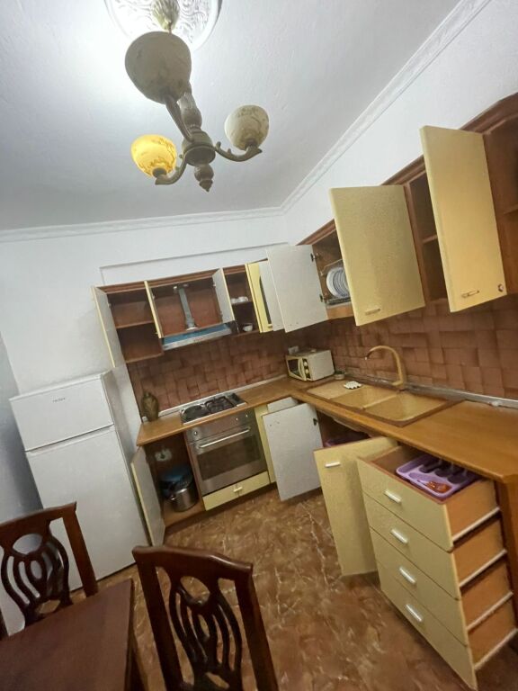 Jepet me qira apartament 1+1 në zonën e Plazhit