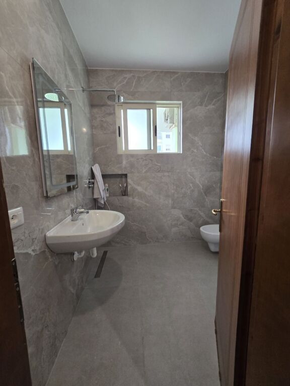 JEPET ME QIRA APARTAMENT 2+1+2 NE DURRES !