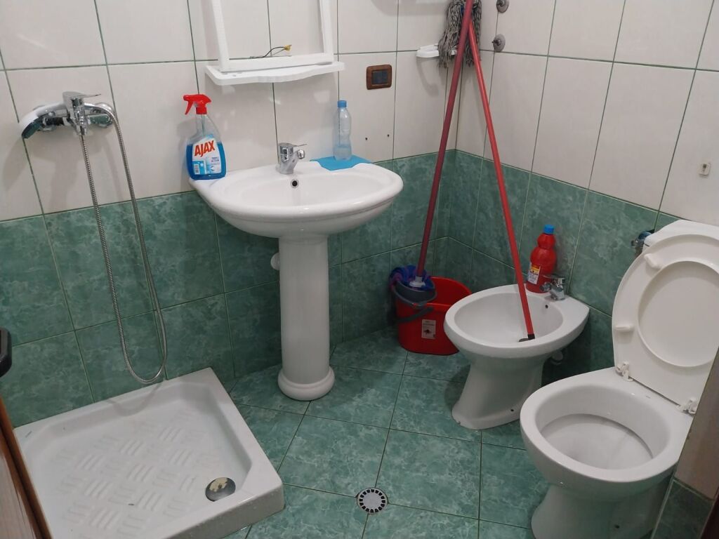 Jepet gazoniere me qera ne Mbrapa Galaktikut Durres