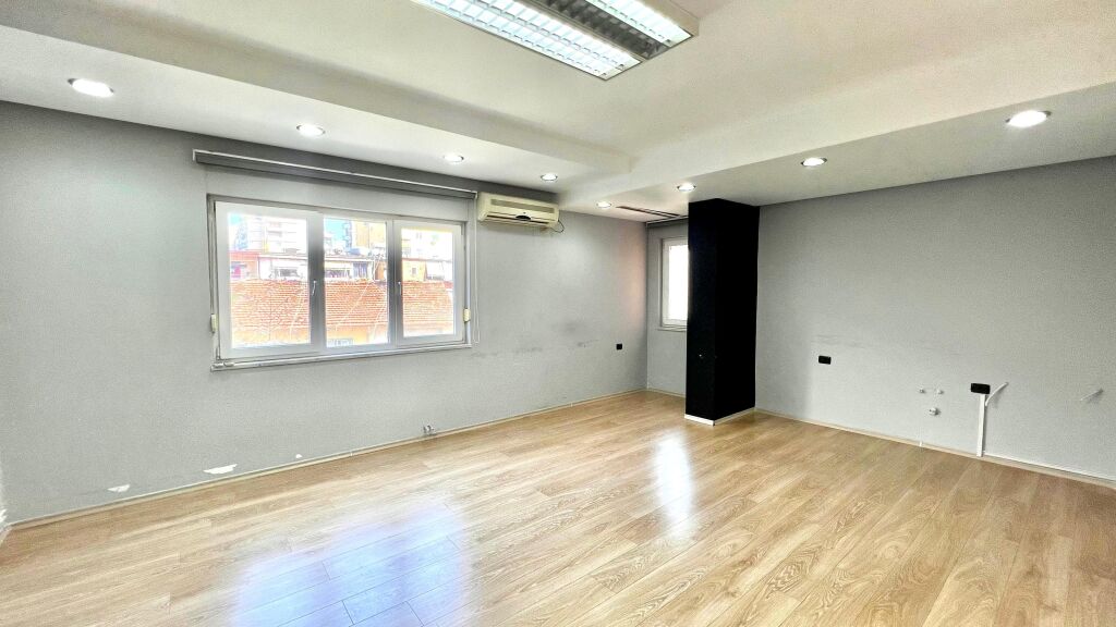 Me Qera: Zyre Moderne me 3 Ambiente Pune Sheshi Wilson (Prane Postes 8) - Kt.3 - 700€/Muaj - S.110m²