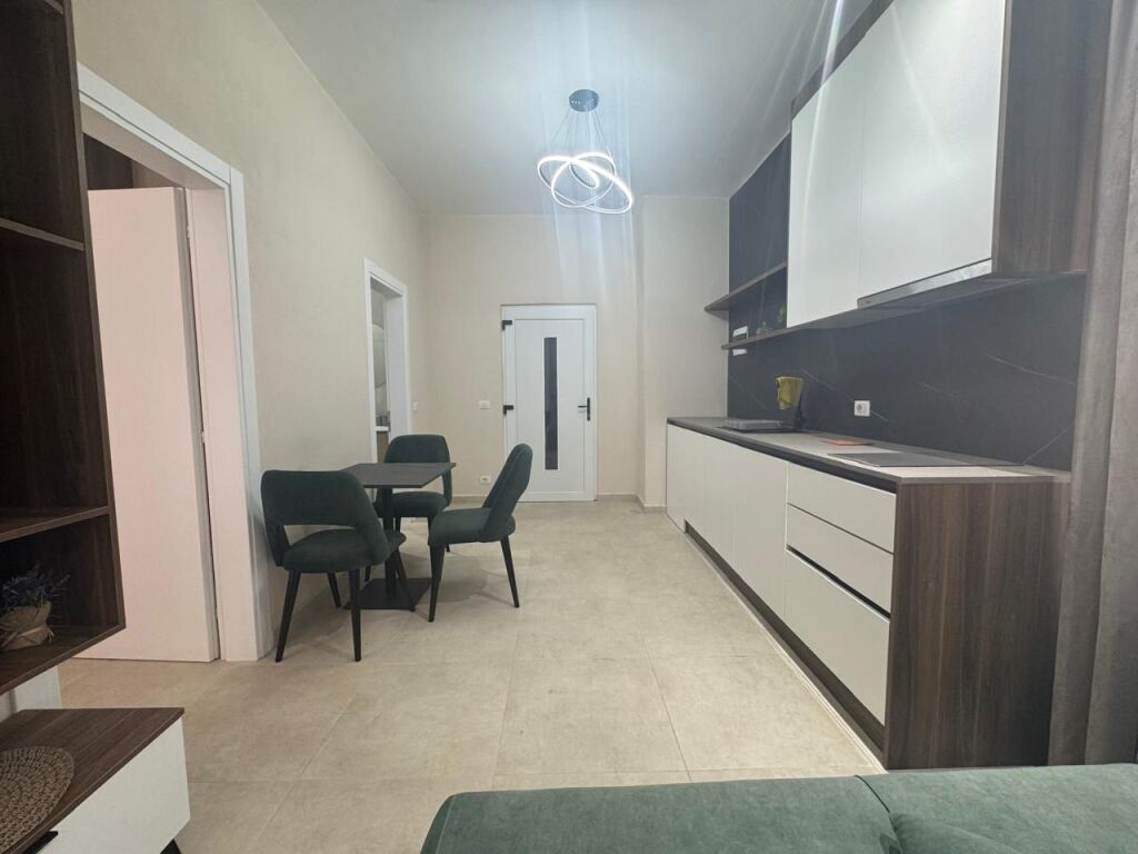 Jepet apartament me qera 1+1