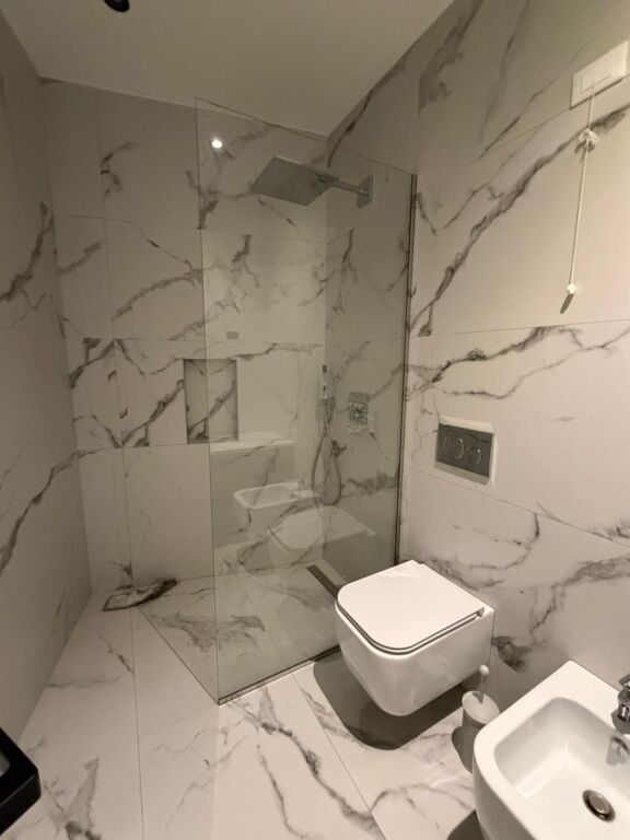 APARTAMENT LUKSOZ 2+1 PER QERA TEK LAKE VIEW