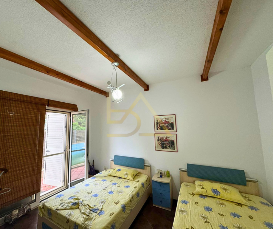 Jepet Vila me Qira – Durrës, Mak Albania