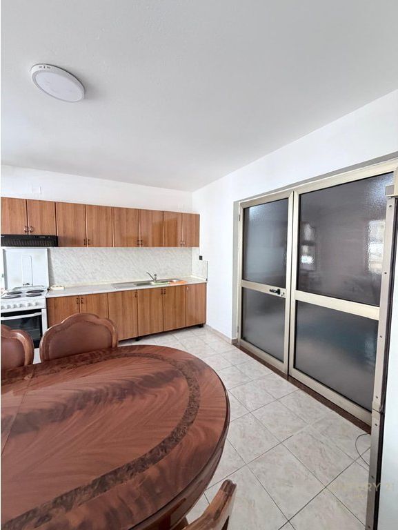 Jepet apartament 2+1+2 me qira prane Shkolles Baletit!
