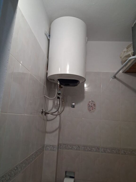 Apartament 1+1 me qira në Plazh, pamje deti – pranë Hotel Adriatikut
