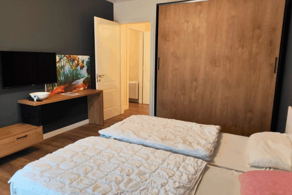 Vilë Unike për Shitje – Buzë Liqenit të Farkës 🌅