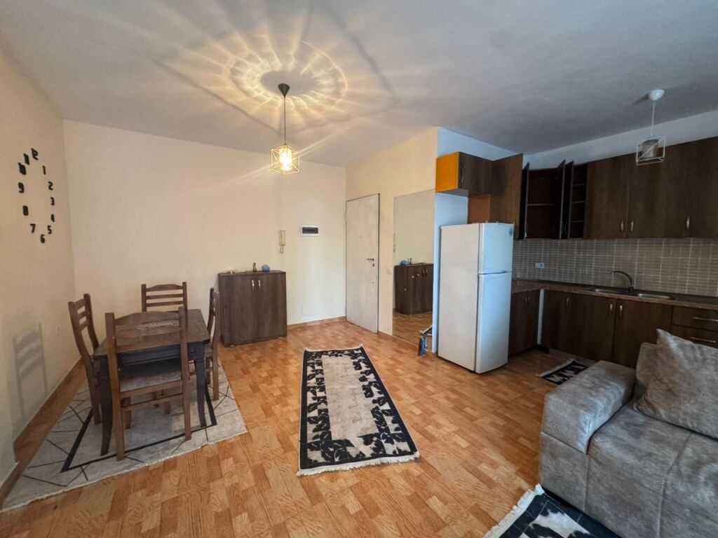 Jepet me qera apartament 2+1 tek Fusha e Aviacionit